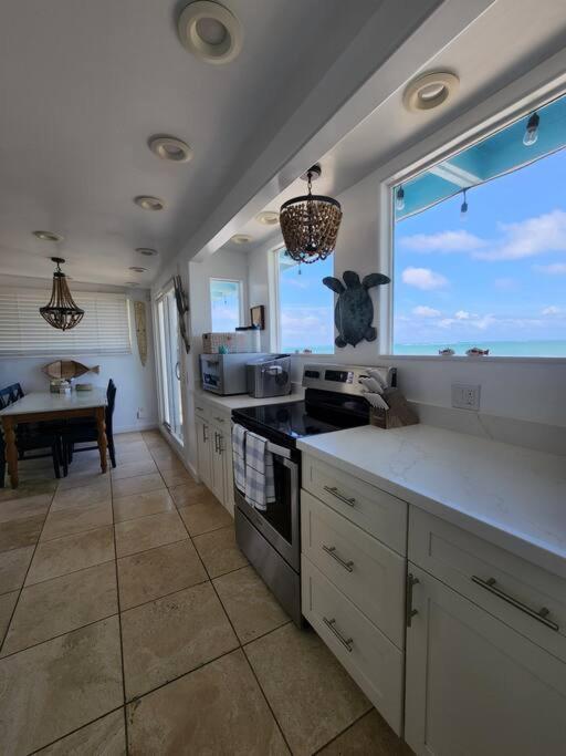 Moeʻuhane Kai Beach Front Home Hau'ula Eksteriør billede